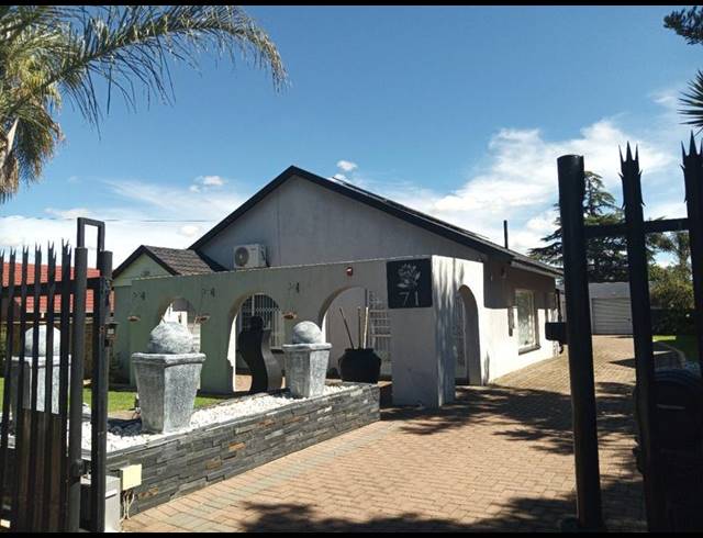 5 BEDROOM HOUSE FOR SALE IN GREENHILLS